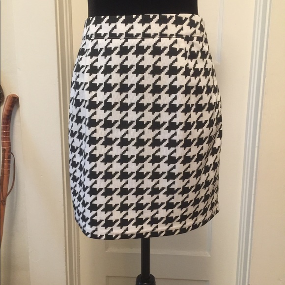 Houndstooth Black and White Mini Skirt - Picture 2 of 5